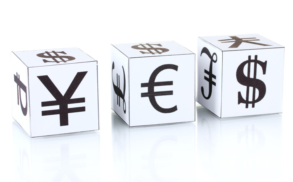 Dealerzy Banku Forex są czołowymi uczestnikami arbitrażu trójkątnego na rynku Forex. Arbitraż walutowy utrzymuje ceny w powiązanych parach walutowych w równowadze.